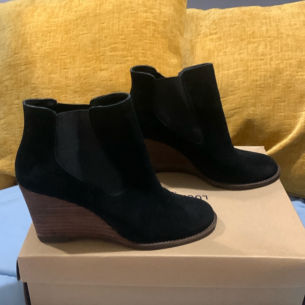 Cute black suede bootie